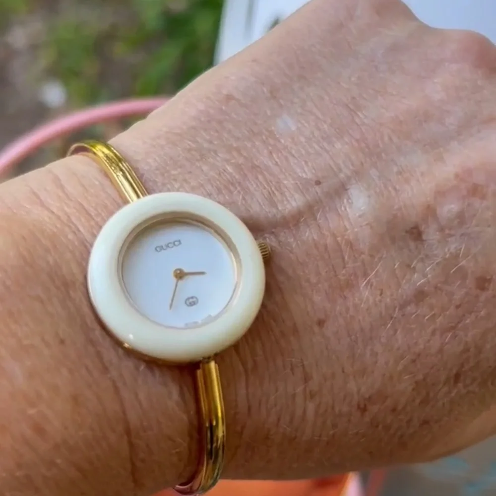 GUCCI 14k Gold Plated Bezel Bracelet Watch comes with all bezels shown